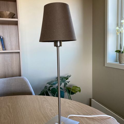 Fin enkel bordlampe