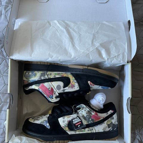 Supreme Nike dunk low SB Rammellzee 42.5EU