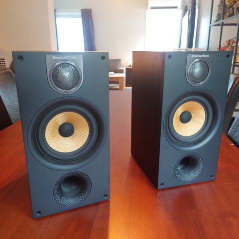 Bowers & Wilkins 686 S2 Høyttalere