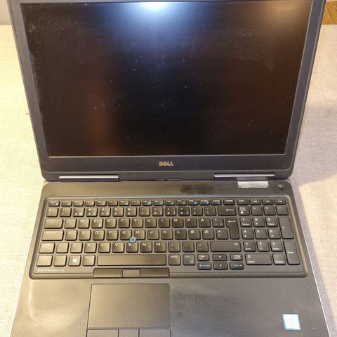 Dell Precision 7510 Core i7 6920HQ 32GB RAM 512GB SSD AMD grafikk