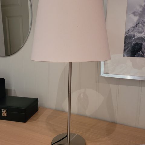 Ikea lampe med skjerm