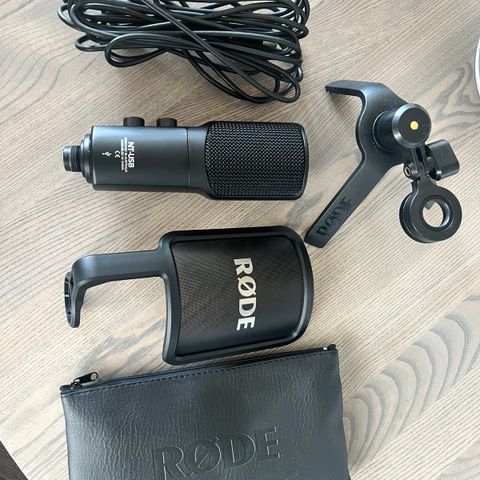 Akai MPK mini og Røde NT-USB