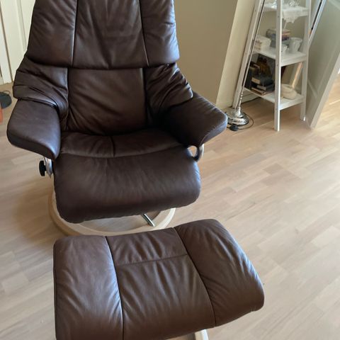 Selger min Ekornes Stressless Reno M med fotskammel