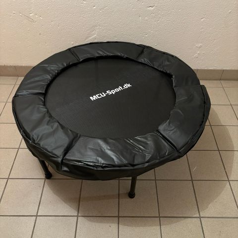 Liten trampoline til innebruk. MCU-sport.dk (Reservert)