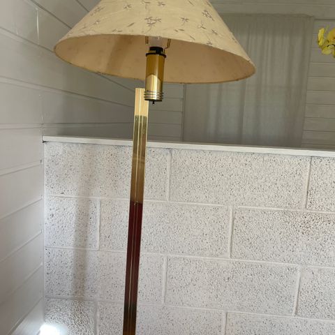 Høiby gulv lampe 200 kr