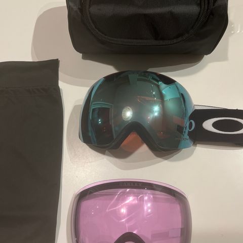 Nye Oakley Flight Deck L, inkludert 2 linser og etui