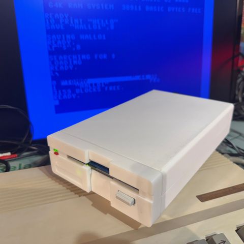 Commodore 1581 diskettstasjon - nybygd med moderne komponenter