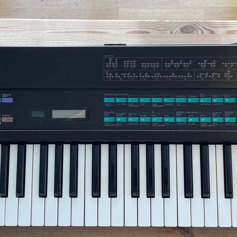 Yamaha DX7 Synthesizer