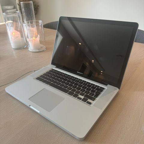 Apple MacBook pro 15,4 selges