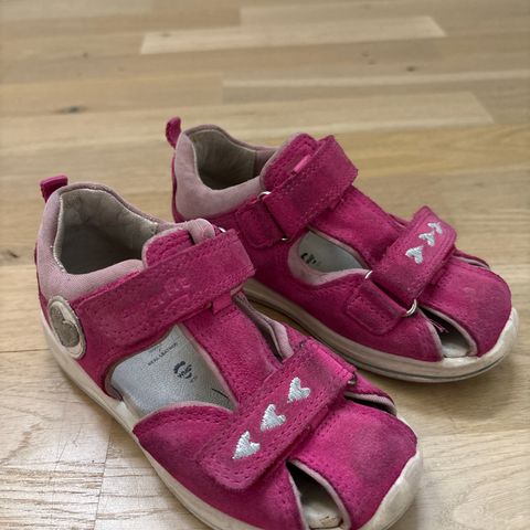 Superfit sandal str 25. Pent brukt av ett barn