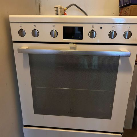 Electrolux komfyr EKI6556EIW (hvit)  til salg