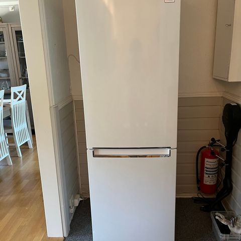 LG Kombiskap Hvit, H 186 cm  Totalt 341 L. Med garanti