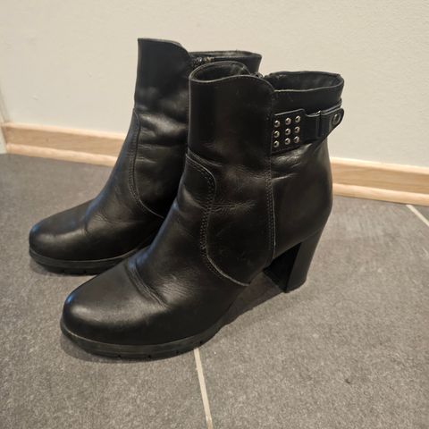 Tamaris ankelboots med hæl