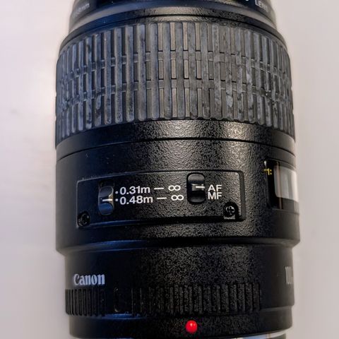 Canon macro lens ef 100mm f/2.8