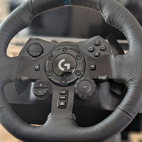 Logitech G923 racingratt og pedaler PlayStation