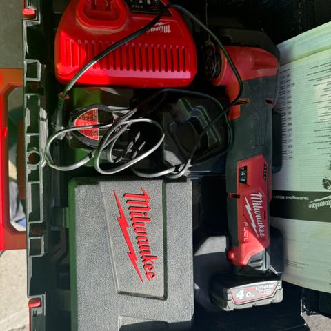 Milwaukee m12-422x