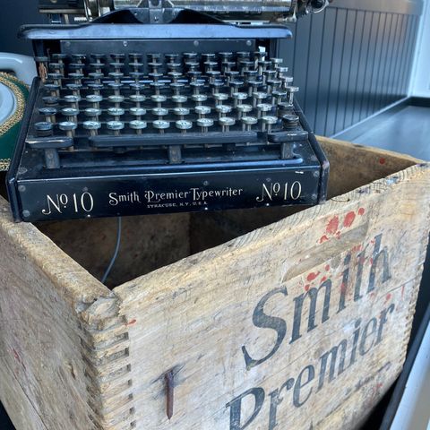 Smith Premier no 10 typewriter skrivemaskin i trekasse