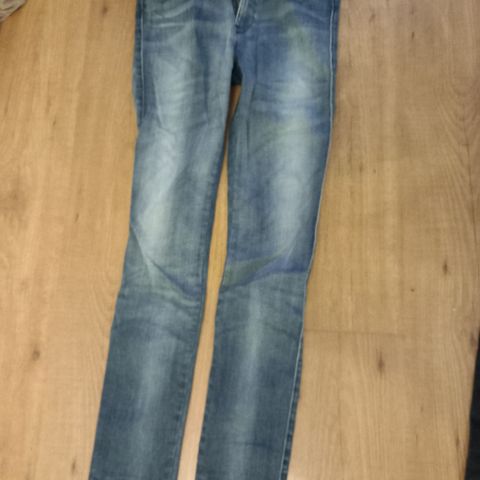 Diesel jeans med strech selges