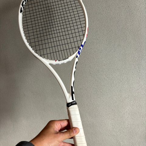 Tecnifibre T-Fight 305 Isoflex tennis racket - grep 2