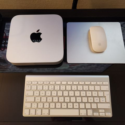 Mac mini M2/8/256 2023 med mus/musematte i aluminium, tastatur og trackpad!