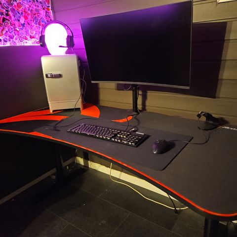 Arozzi Arena Gaming Desk