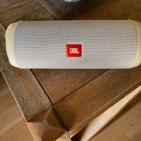 JBL Flip 4 hvit