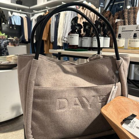 Day ET woolen shopper kun brukt en gang