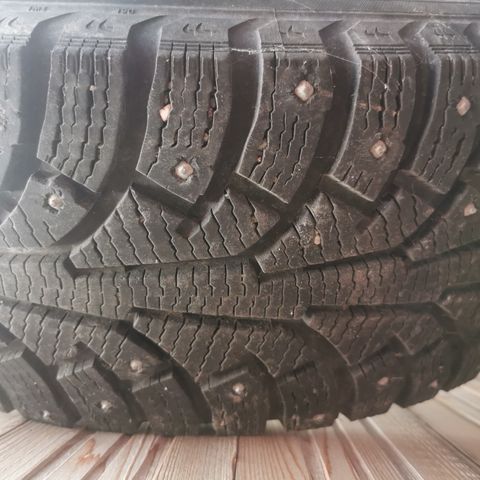 Vinterdekk pigg NOKIAN HAKKAPELIITTA 5 215/65R16