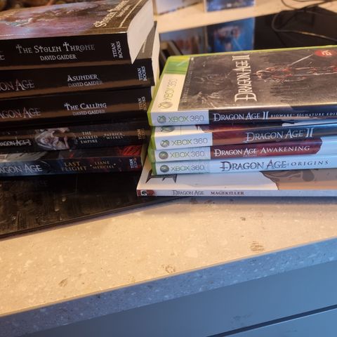 DRAGON AGE SAMLING XBOX 360/BØKER,/TEGNESERIE