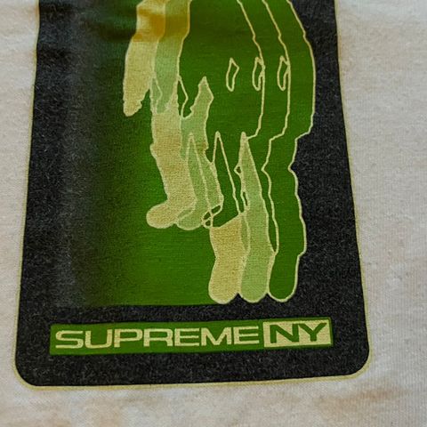 Supreme t-skjorte str M