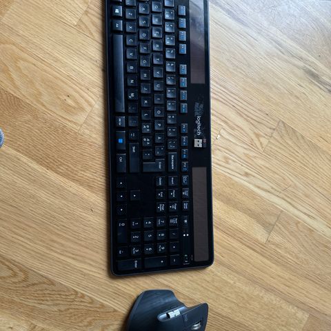 Logitech mus og tastatur til salgs