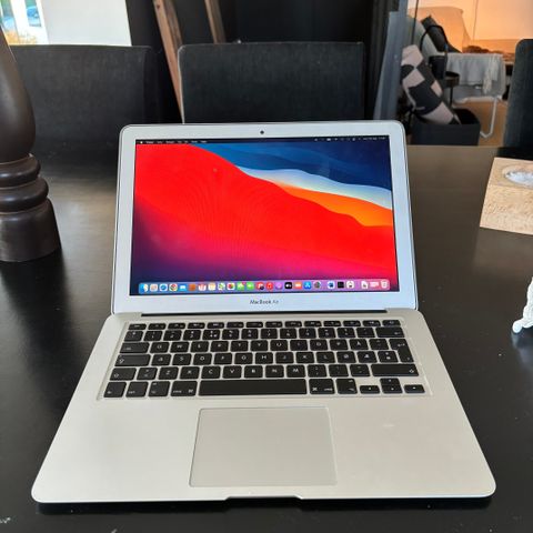 MacBook Air 13,3 Mid 2013 -4 GB ram og 121 GB SSD