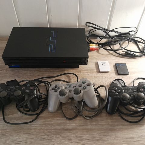 Playstation 2 med tilbehør