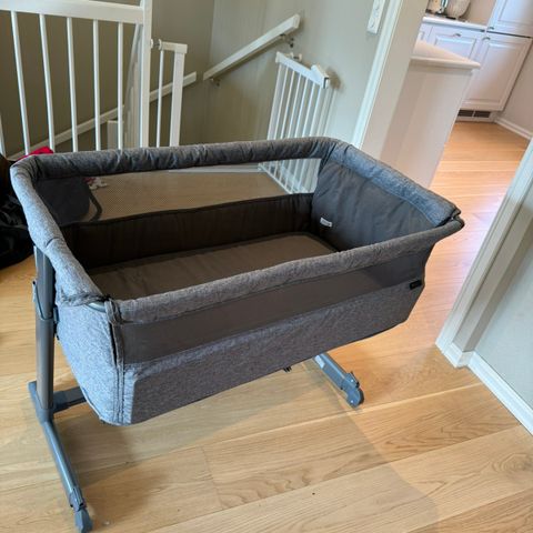 Yngri Tova bedside crib