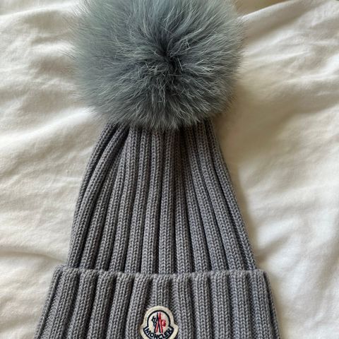 Moncler lue / Beanie w/ pompom | Grå | Str: Dame