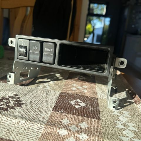 Brytere med radioholder til subaru forester sf5 2001