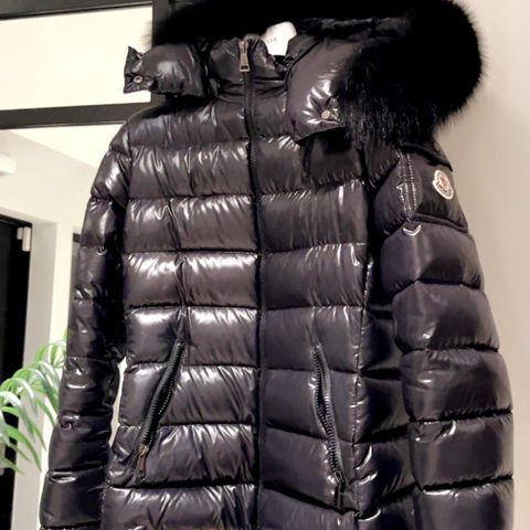 Moncler str XS