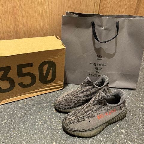 Adidas Yeezy Boost 350 v2 "Bred" sneakers med eske og pose