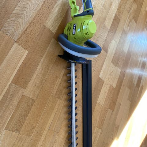 RYOBi 450 W Hekke saks