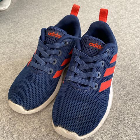 Adidas joggesko str 24