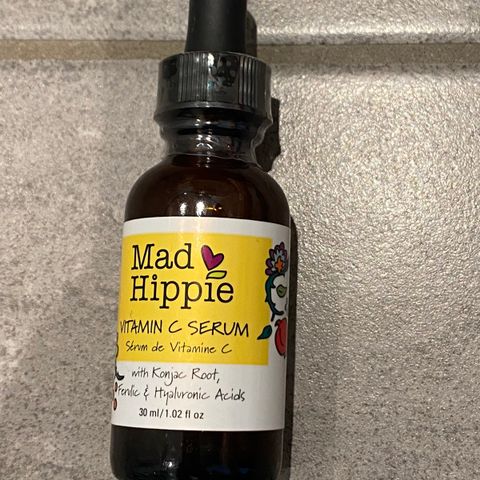 Mad hippie vitamin c serum. Helt uåpent