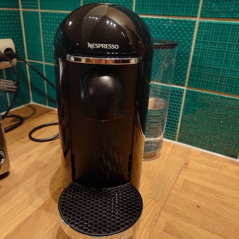 Nespresso Vertuo Plus - Svart