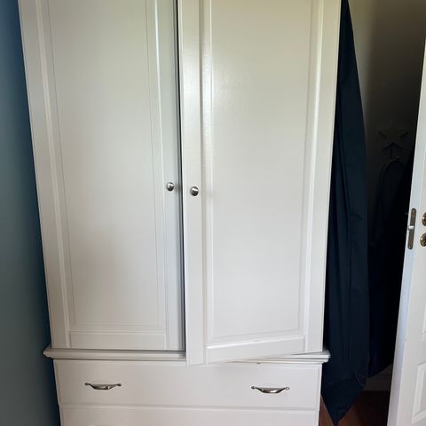 Garderobe skap