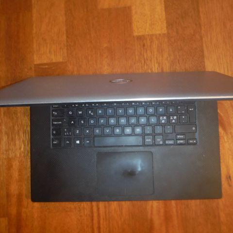 DELL  XPS 15" 9550