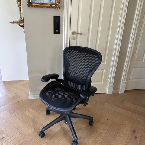 Herman Miller Kontorstol (reservert til man/tir kommende uke)