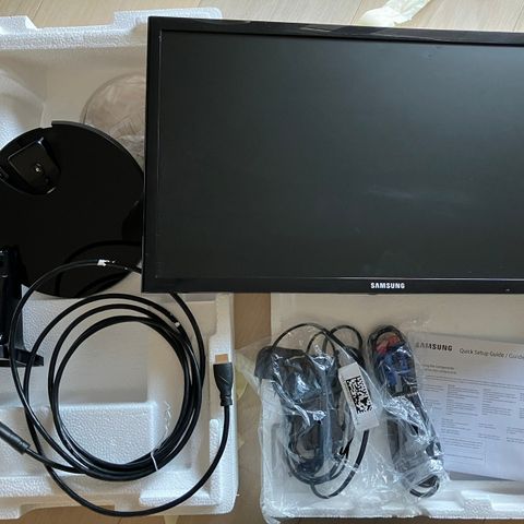 Samsung 22" SF35 Flat Monitor LED