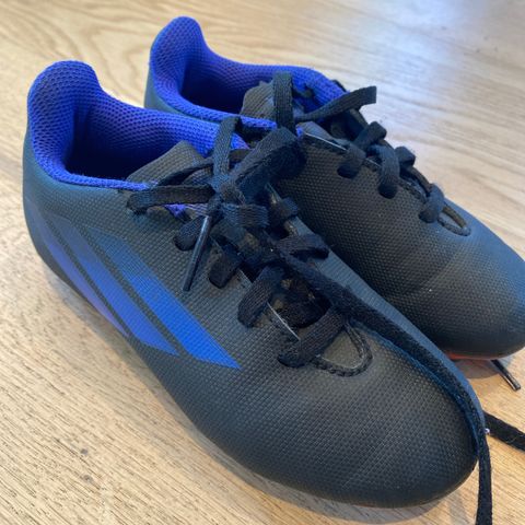 Fotballsko Adidas str 30