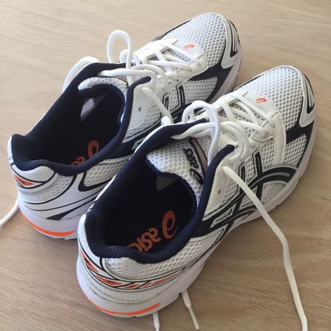 Asics joggesko