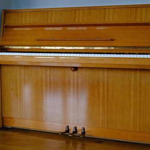 YAMAHA PIANO M1 TIL SALGS