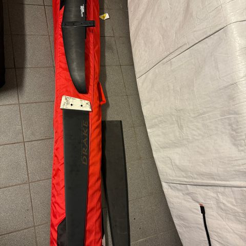 Ny Drake race finne Carbon 70 cm, slalom frontvinge foil 725 og slalom finne 30